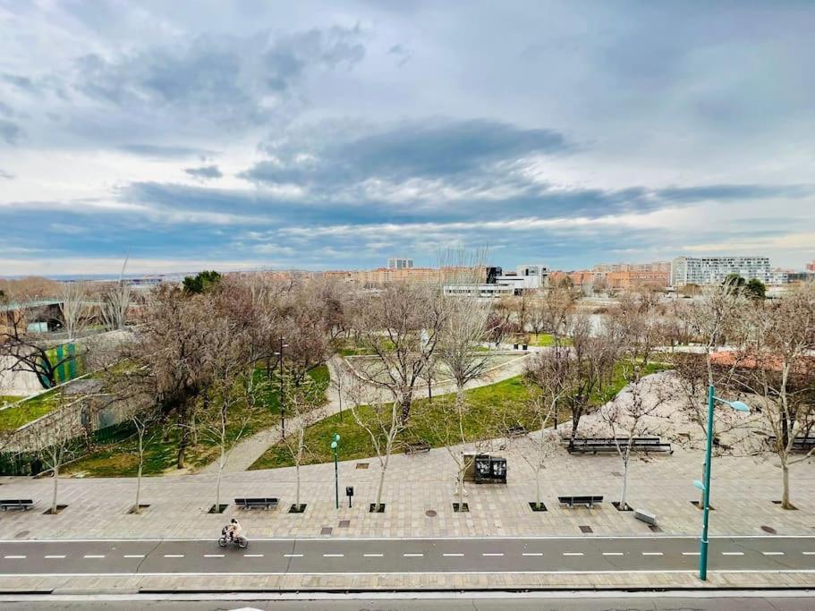A Orillas Del Pilar Con Parking Zaragoza Ngoại thất bức ảnh